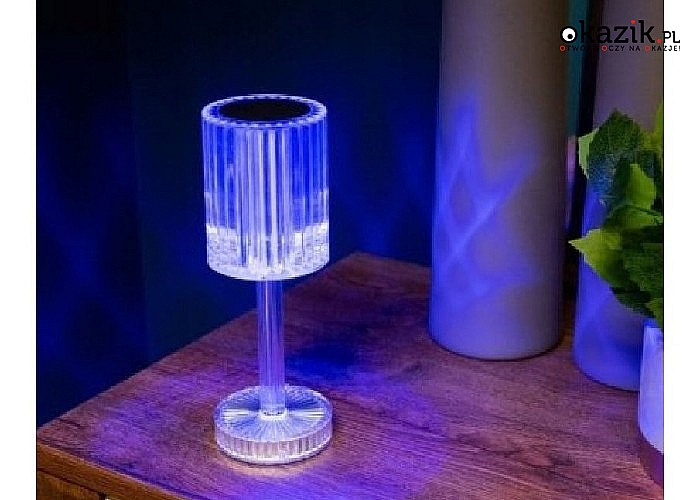 Ta lampa LED może ozdobić Twój salon i stworzyć wygodną i romantyczną atmosferę.