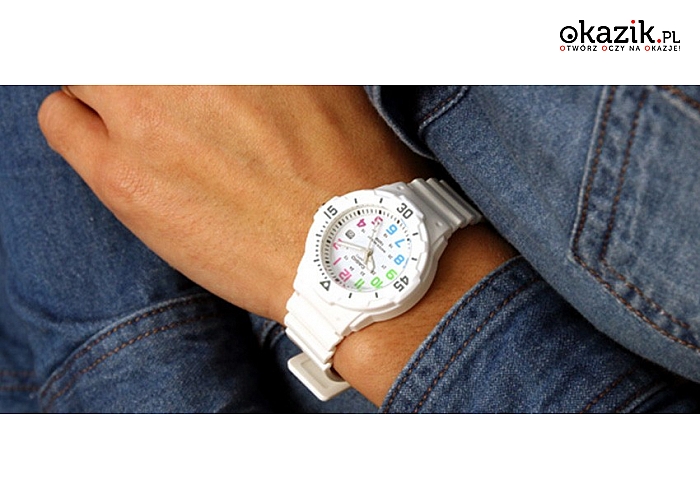 Biały zegarek klasyczny marki CASIO z datownikiem (94 zł)