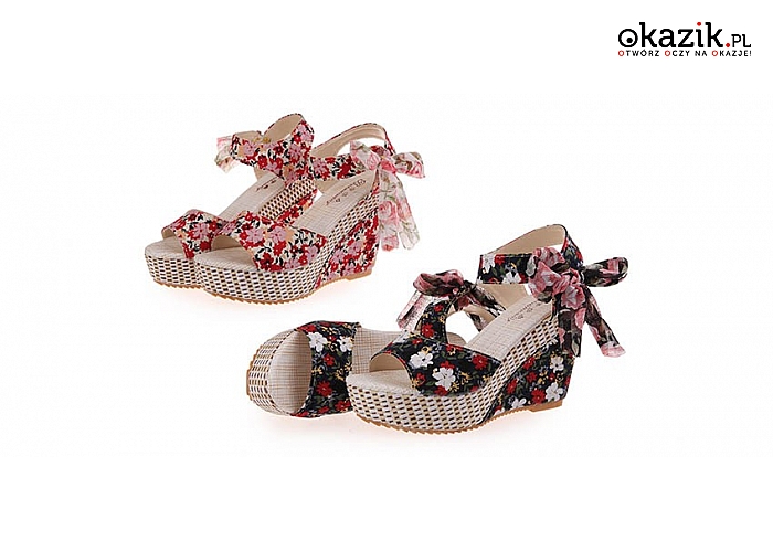 Eleganckie sandały letnie na koturnach – z ładnym, kwiatowym wzorem. (59 zł)