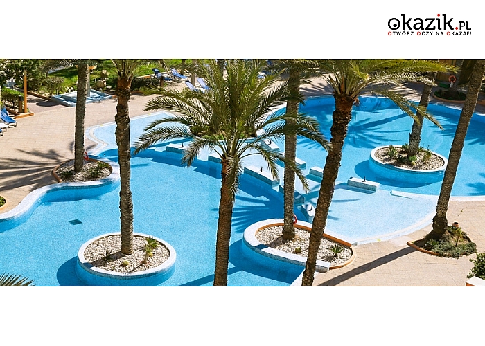 Kąpiel w basenach pośród pięknego, palmowego ogrodu i widok na morze – WAKACJE W TUNEZJI czekają na Ciebie!