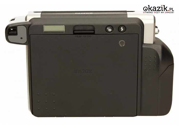 Instax WIDE 300 black od Fujifilm. Model korzysta z wkładów o wymiarach 86 x 108 mm, gdzie obraz ma rozmiary 62 x 99 mm
