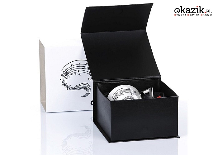 Elegancki kubek z uchwytem w kształcie w kształcie klucza wiolinowego, zapakowany w pudełko z magnetycznym zapięciem
