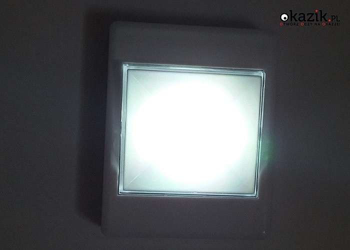 Lampka LED imitująca włącznik światła na baterie. Dwa rodzaje do wyboru.