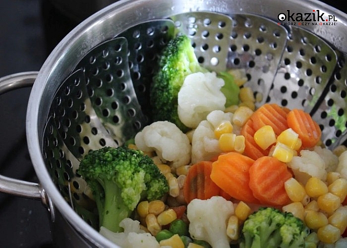 Praktyczny koszyczek do przygotowywania zdrowych i smacznych posiłków na parze