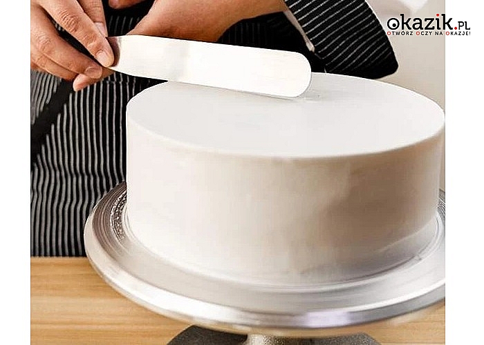 Praktyczna i niezawodna łopatka do masy kremowej do dekorowania ciasta.