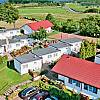 Sianożęty! Bursztynowe Wzgórze Family Resort! W pakiecie: noclegi, śniadania, kolacje, masaż fizykoterapeut. Wellsystem Hydro Jet Medical i trening autogenny Schulza! Pakiety ważne także w Majówkę!
